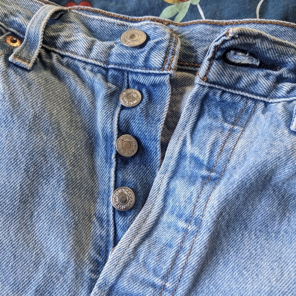 Levi's 501 Distressed Light Wash Cropped Jean High Waisted - Picture 5 of 13